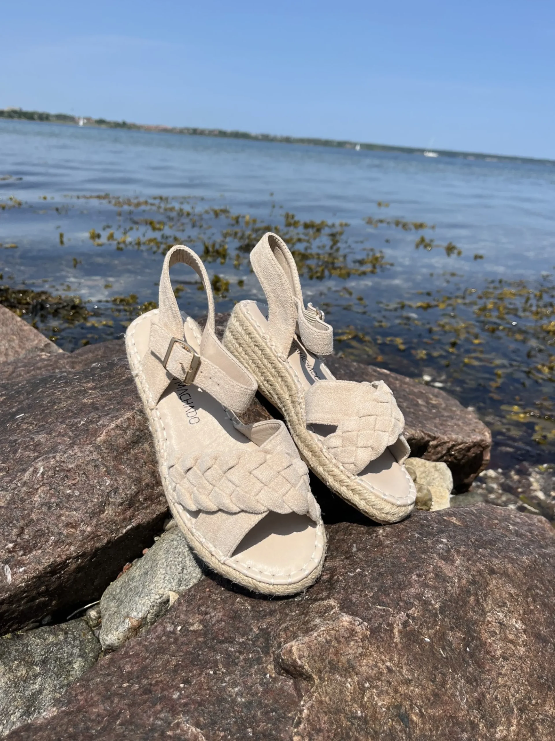 andres_machado__beige_san_0.webp Andres Machado - Beige sandal
