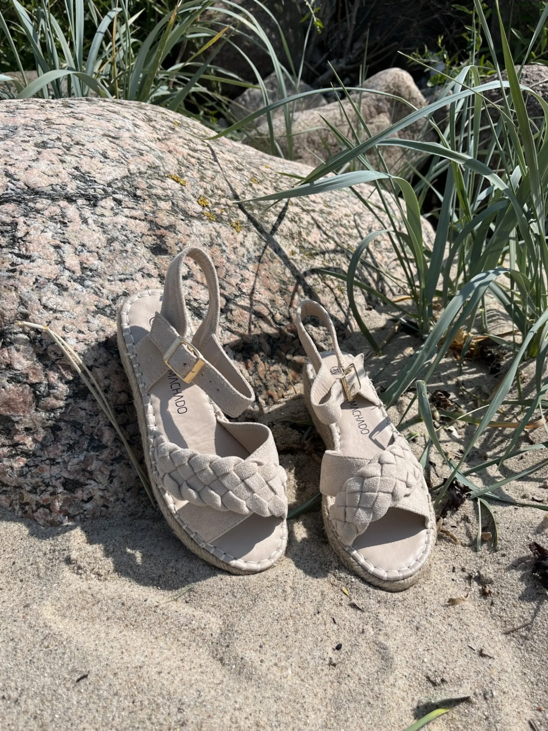 andres_machado__beige_san_1.webp Andres Machado - Beige sandal