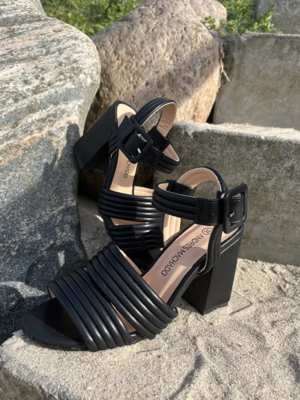 Andres Machado - Sort sandal med høj hæl