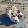 Andres Machado - Wedgesandal med blomstermotiv