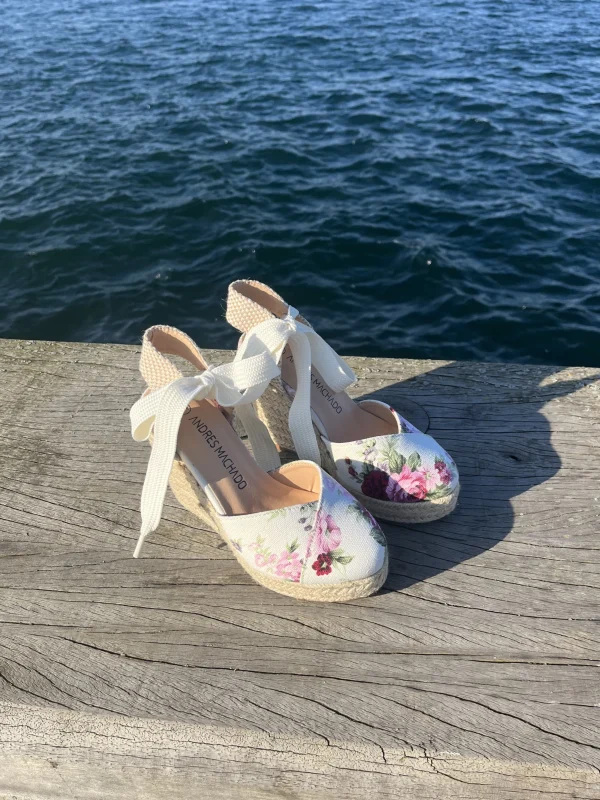 Andres Machado - Wedgesandal med blomstermotiv