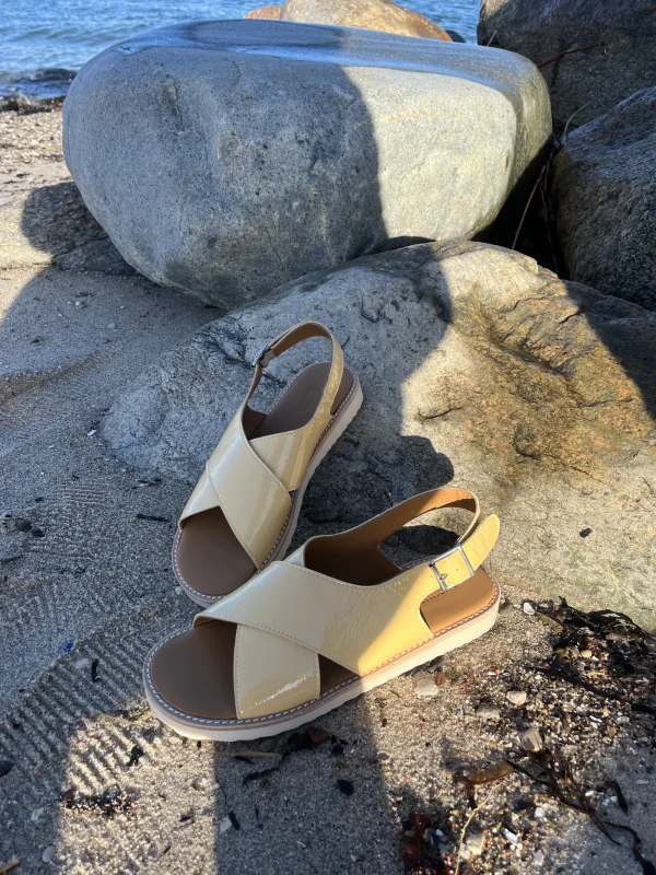 Angulus - Gul lak sandal