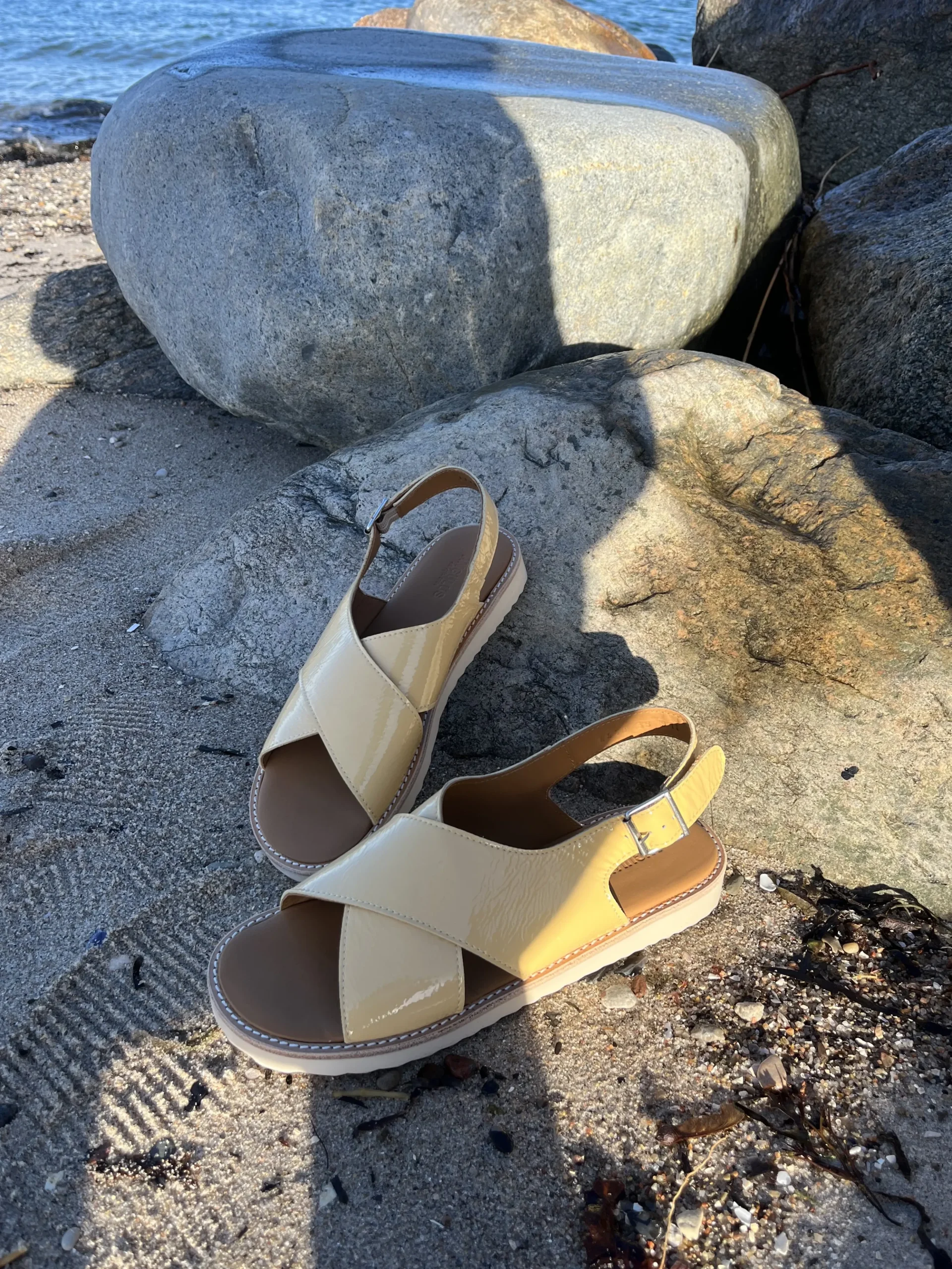 angulus__gul_lak_sandal_0.webp Angulus - Gul lak sandal