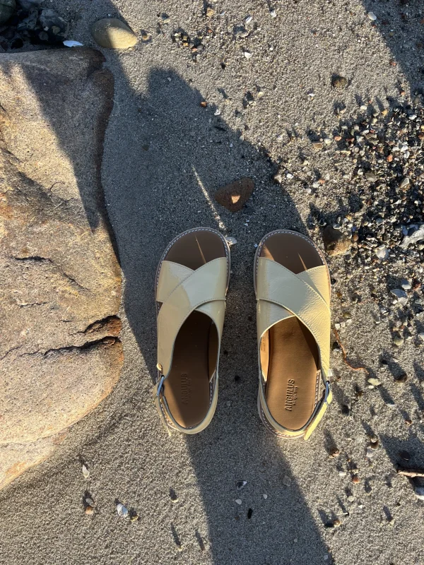 Angulus - Gul lak sandal