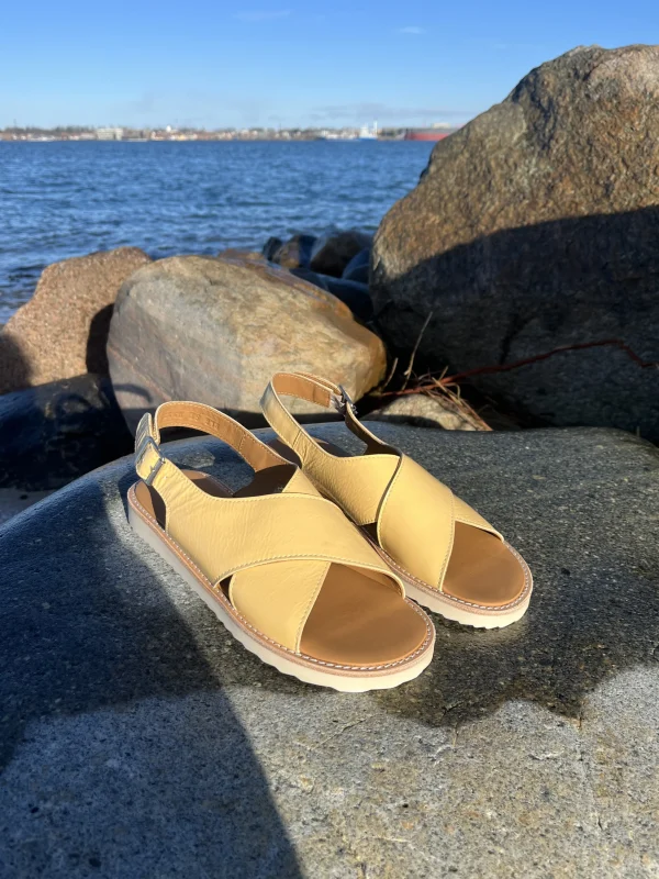 Angulus - Gul lak sandal