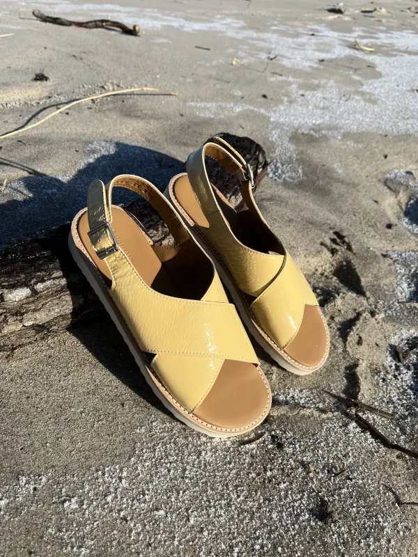 Angulus - Gul lak sandal