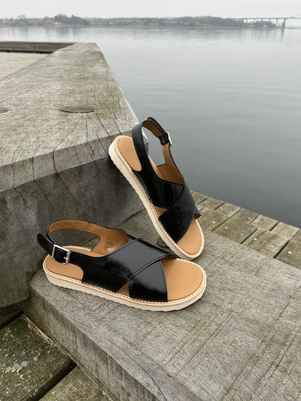 Angulus - Sort lak sandal