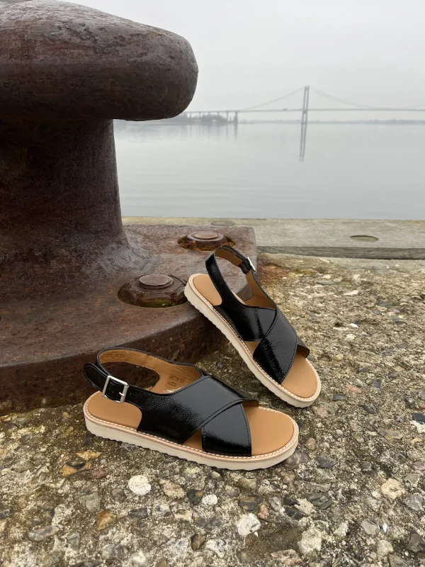 Angulus - Sort lak sandal