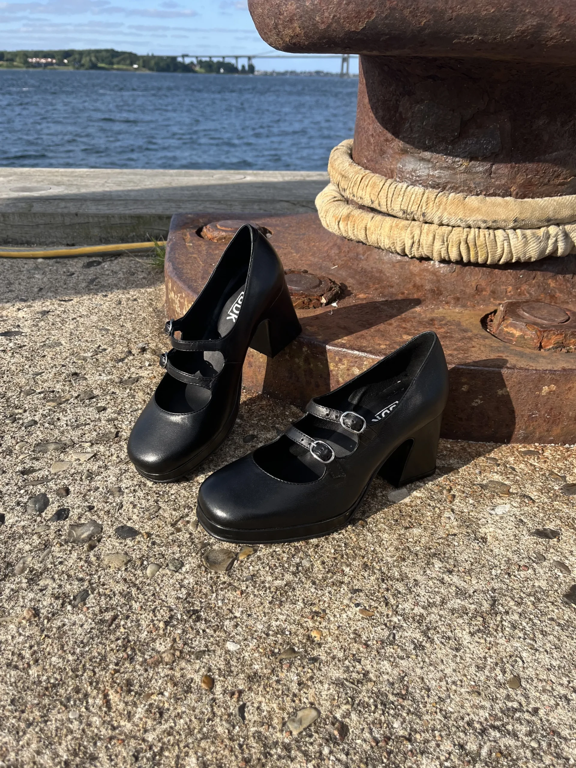 lasse_balschmidt__sort_ld_2.webp Lasse Balschmidt - Sort læder pumps