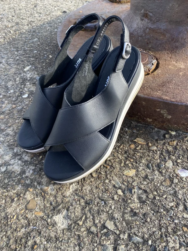 Remonte - Sort sandal med kilehæl