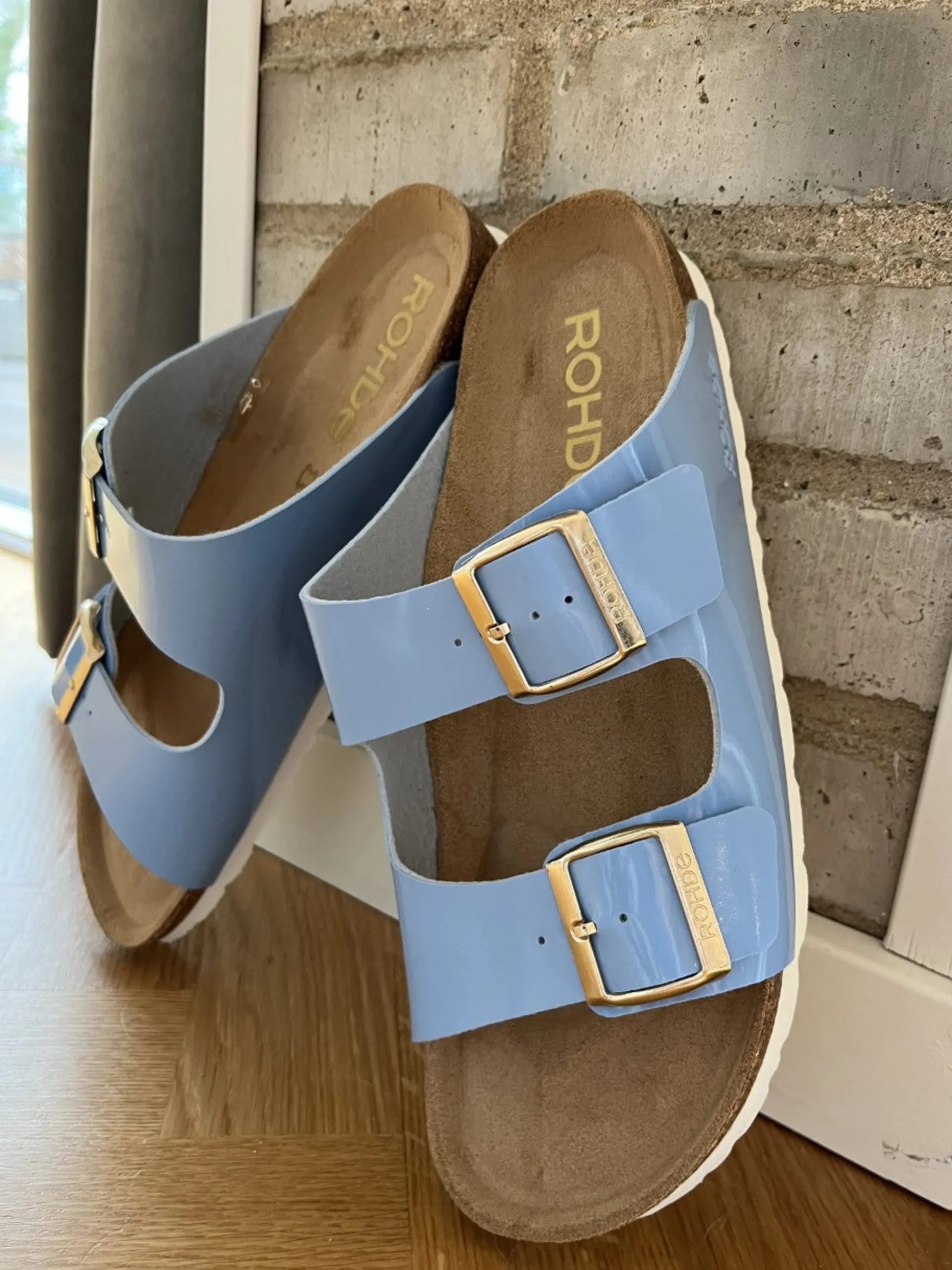 rohde__bl_lak_sandal_3.webp Rohde - Blå lak sandal