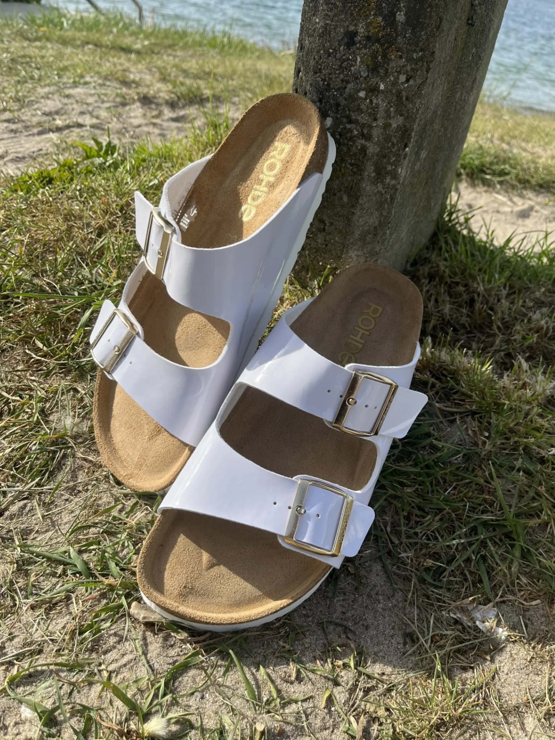 rohde__hvid_lak_sandal_1.webp Rohde - Hvid lak sandal
