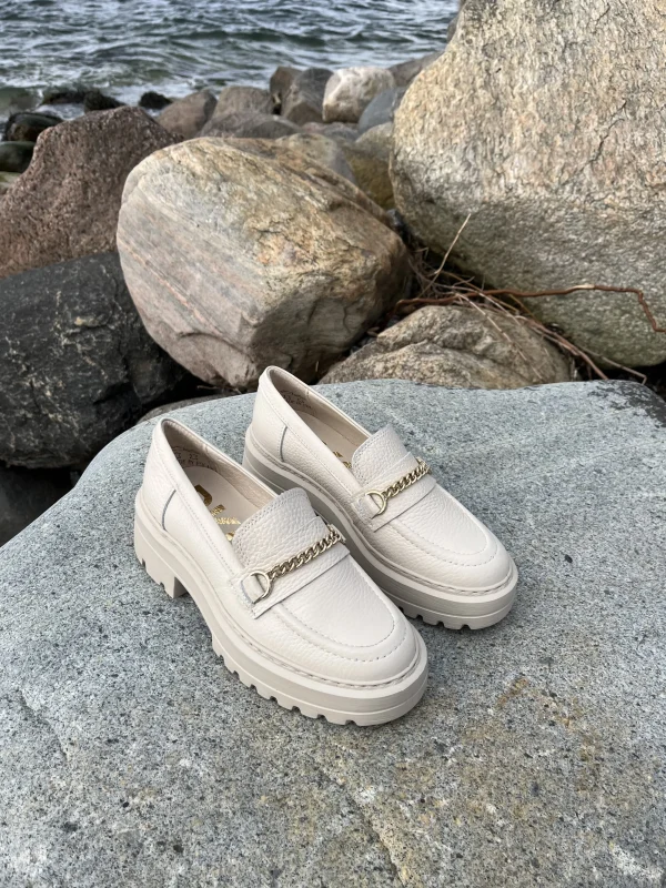 Rylko - Beige loafers