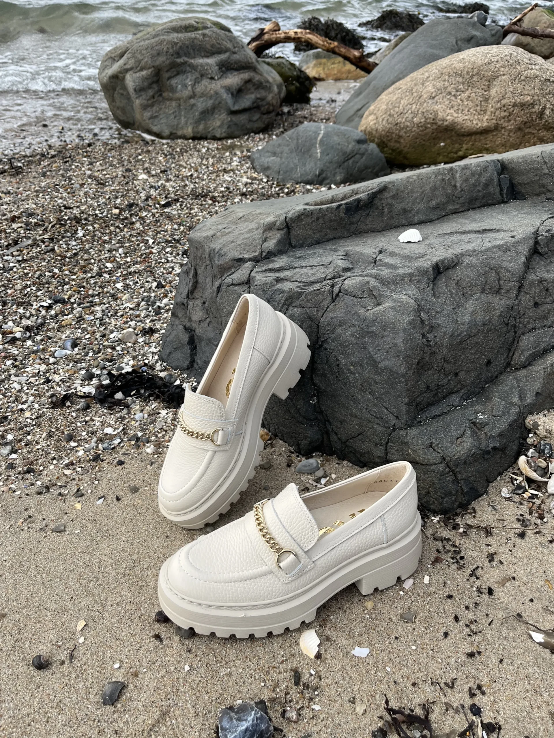 rylko__beige_loafers_2.webp Rylko - Beige loafers